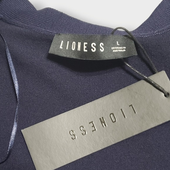 NWT Lioness Tiny Dancer Top Navy Blue Sz L Deep Plunge V-Neck Faux Wrap Tie Crop - Picture 5 of 11